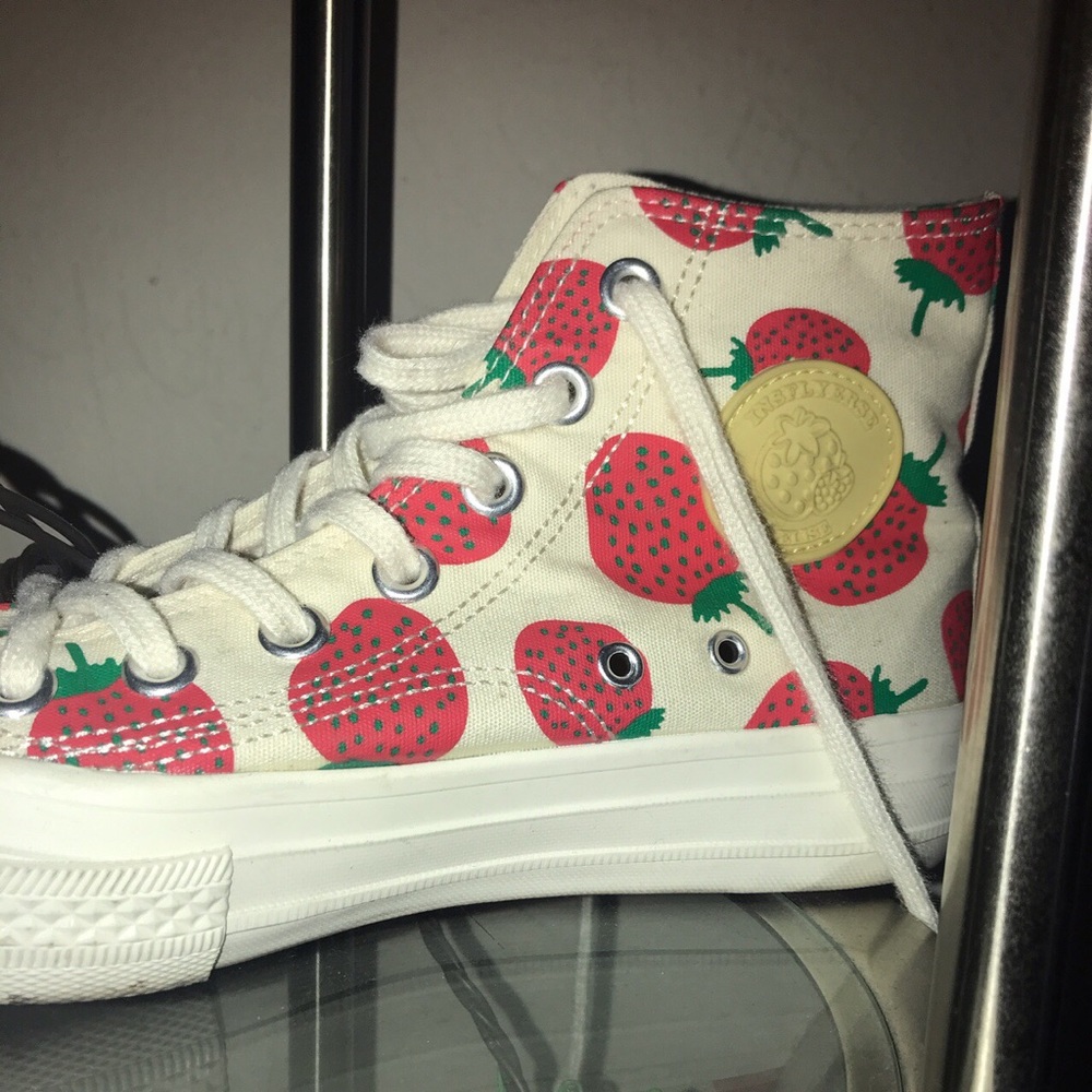STRAWBERRY SHOES